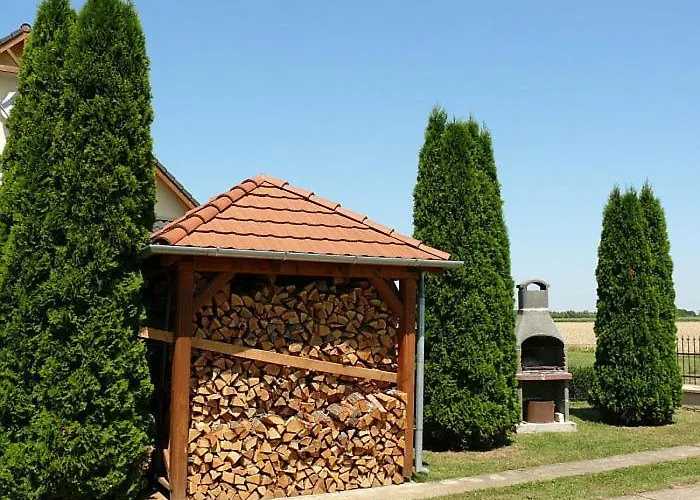 Lukacs Haz Gasthof 4*